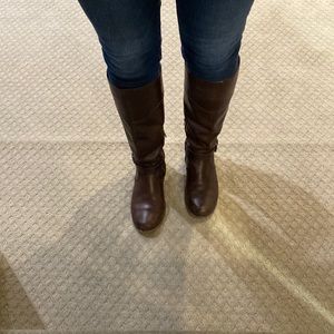 Beautiful dark brown Frye boots size 8